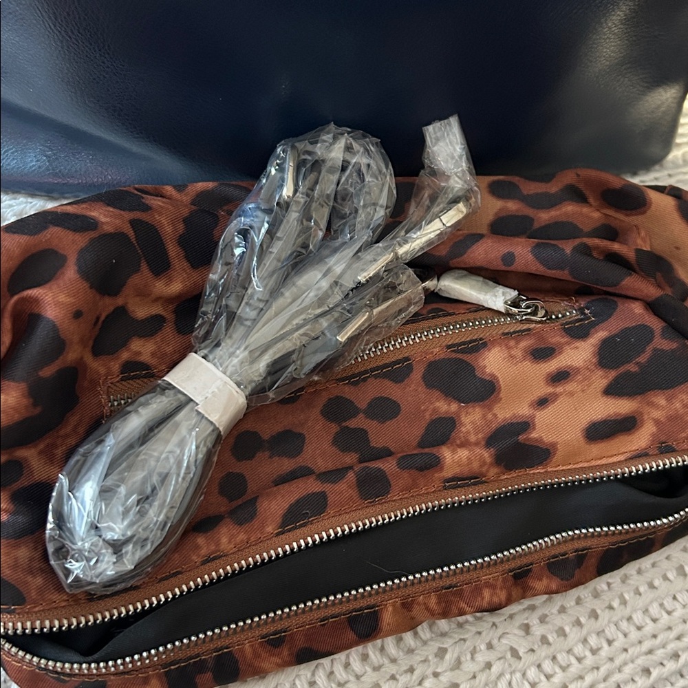 Co-Lab Shoulder Bag - Picture 8 of 16